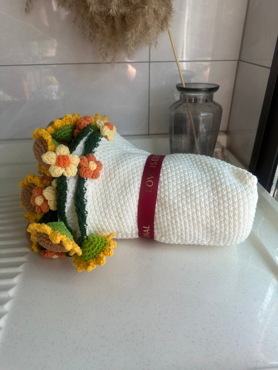 WrapTheLove Finished Handmade Crochet Sunflower Bouquet Blanket, Soft Knitted Throw Blanket, Romantic Gift for Birthday, Wedding, Valentine's Day, Mother's Day, Christmas for mum, daughter, girls, and sisters, friends