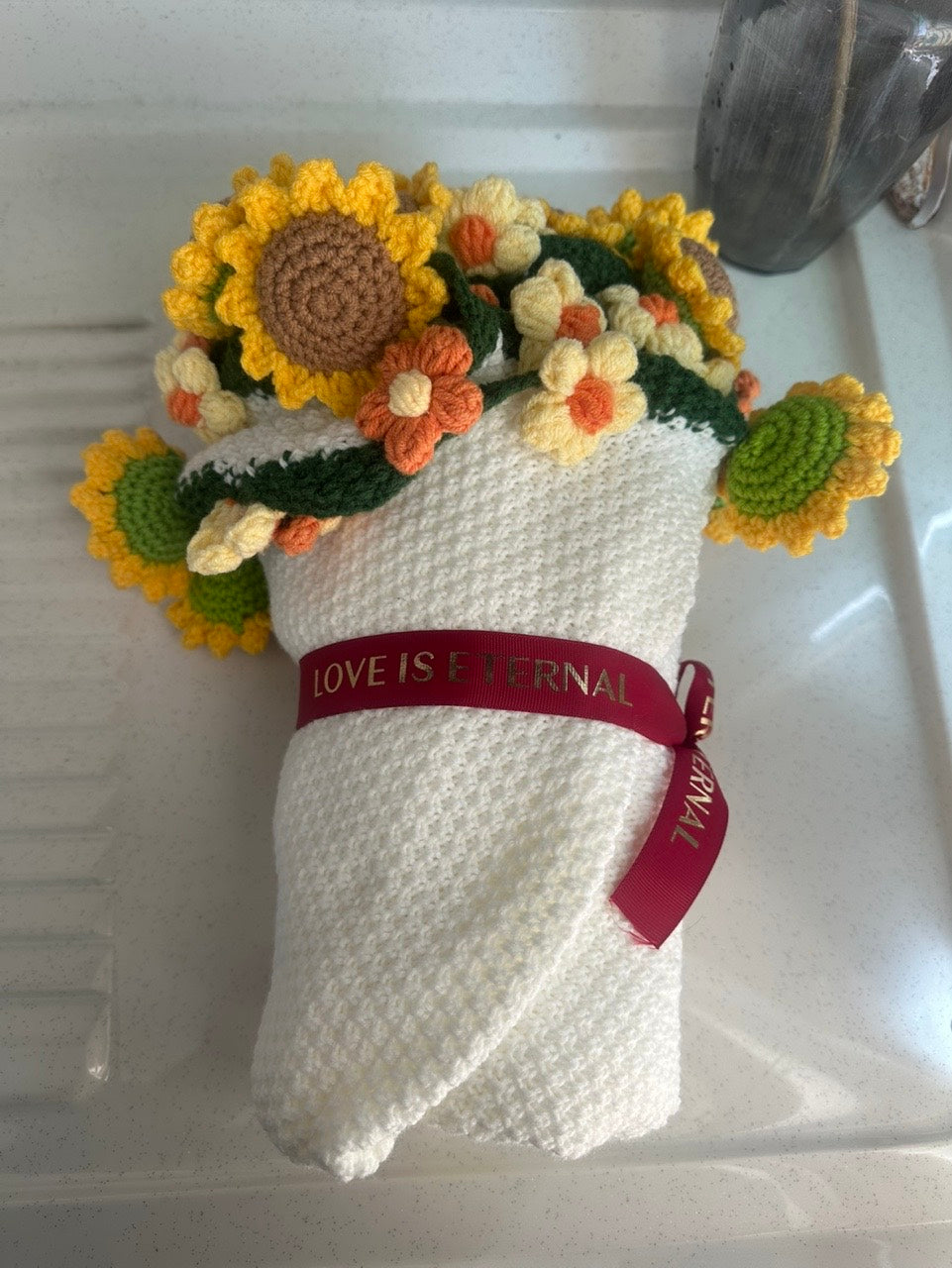 WrapTheLove Finished Handmade Crochet Sunflower Bouquet Blanket, Soft Knitted Throw Blanket, Romantic Gift for Birthday, Wedding, Valentine's Day, Mother's Day, Christmas for mum, daughter, girls, and sisters, friends